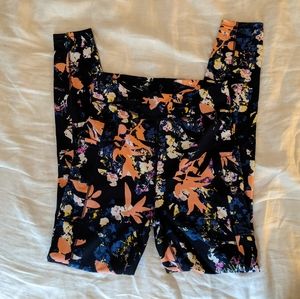 ❌SOLD❌ NWOT Pop Fit Floral Leggings